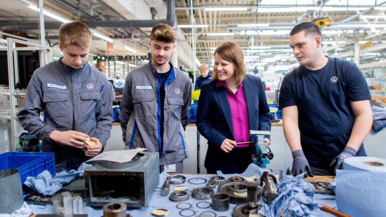 Членкиня наглядової ради VW Гамбург виступає проти закриття заводів