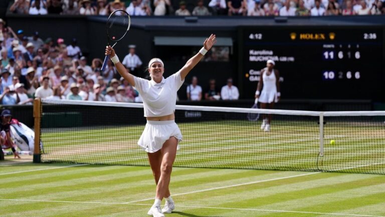 Muchova schlägt Gauff im Krimi und steht erstmals im Wimbledon-Finale