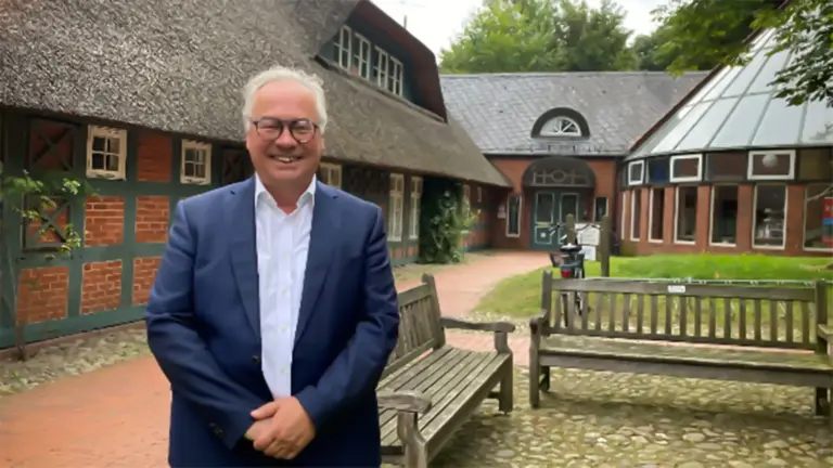 Worpswede Mayor Schwenke Steps Down After 25 Years