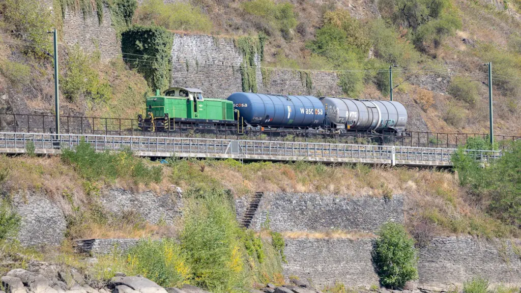 Rhein-Niedrigwasser: Bahn will mehr Güterzüge fahren lassen