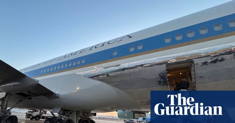 Trump wechselt heimlich Flugzeug – Demokraten fordern Briefing
