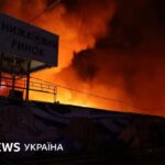 Russland greift Kyiv mit Ballistik an: Brand auf Buchmarkt