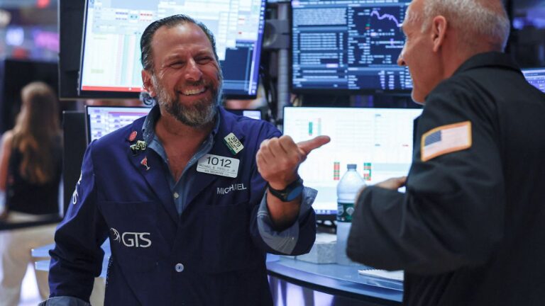 S&P 500 auf Rekordhoch: Schwache US-Jobdaten beflügeln Wall Street
