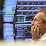 DAX bleibt zum Wochenstart nah am Rekordhoch