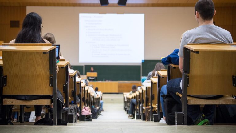 BAföG-Erhöhung: Kabinett bringt Reform auf den Weg