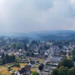 Waldbrand an der Grenze: Lage stabil, Wind droht