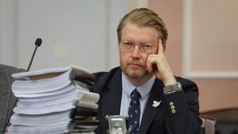 Яблуко програло в суді: російська опозиція втратила право на участь у виборах