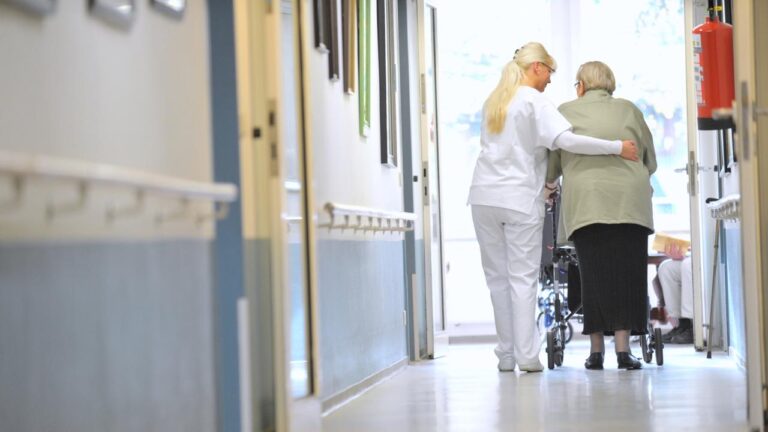 Pflegekassen: Staffler verspricht keine Pleite trotz Milliardendefizit