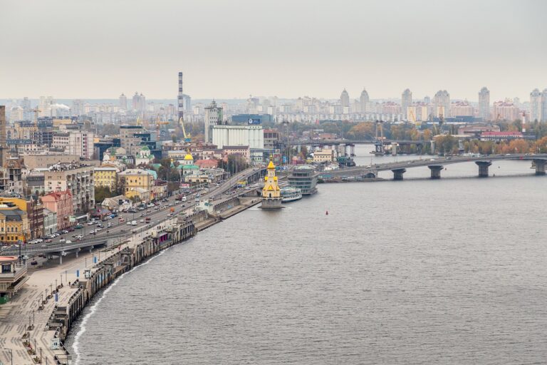 Russland greift Ukraine massiv an: zwei Tote in Kyjiw