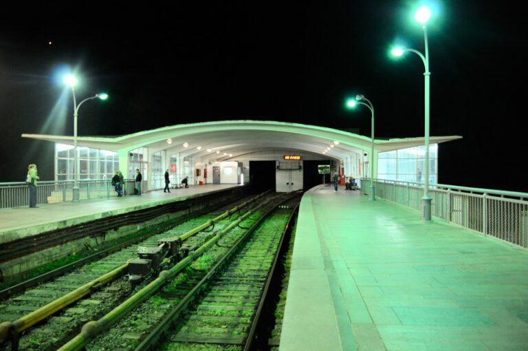 Київ: червона гілка метро знову курсує до Лісової