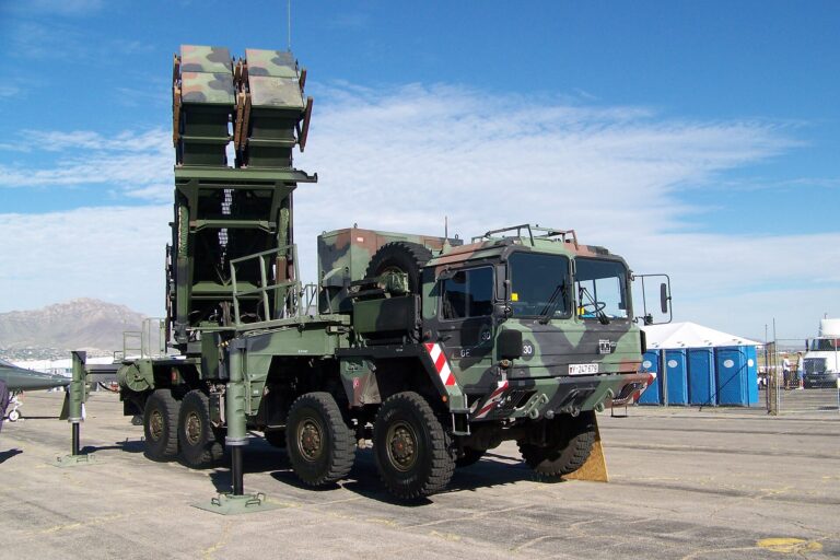 Deutscher Patriot-Raketenwerfer auf einem Militärgelände