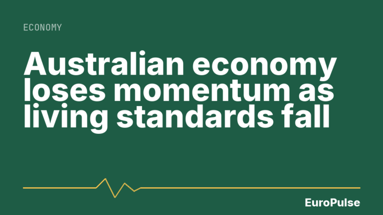 Australian economy loses momentum as living standards fall