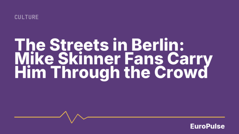 The Streets in Berlin: Mike Skinner Fans Carry Him Through the Crowd